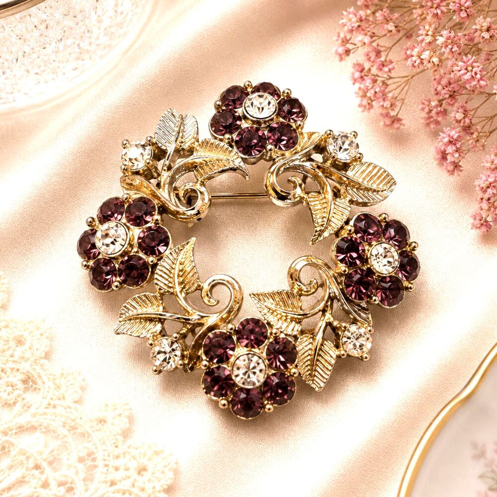 Vintage Gold Tone Flower and Leaf Circle Brooch